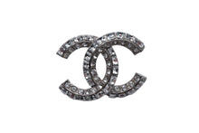 Load image into Gallery viewer, CHANEL シャネル ココマーク ピアス 両耳用 重量約3.2g P19P刻印 メタル ラインストーン シルバー クリア 良品 中古 4c076487
