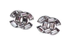 Load image into Gallery viewer, CHANEL シャネル ココマーク ピアス 両耳用 重量約4.5g 01P刻印 メタル ラインストーン シルバー クリア 美品 中古 4c076481
