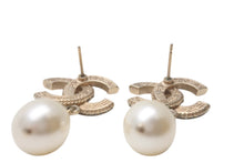 Load image into Gallery viewer, CHANEL シャネル ココマーク ピアス ぶら下がり アクセサリー A16V GP ラインストーン パール ゴールド 5.4g 美品 中古 4c076562