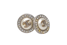 Load image into Gallery viewer, CHANEL シャネル ラウンド ココマーク パール ラインストーン ピアス シルバー メタル ロゴ 4g A18P アクセサリー ジュエリー 小物 美品 中古 4c076563