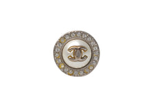 Load image into Gallery viewer, CHANEL シャネル ラウンド ココマーク パール ラインストーン ピアス シルバー メタル ロゴ 4g A18P アクセサリー ジュエリー 小物 美品 中古 4c076563