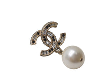 Load image into Gallery viewer, CHANEL シャネル ココマーク ピアス ぶら下がり アクセサリー A16V GP ラインストーン パール ゴールド 5.4g 美品 中古 4c076562