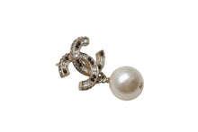 Load image into Gallery viewer, CHANEL シャネル ココマーク ピアス ぶら下がり アクセサリー A16V GP ラインストーン パール ゴールド 5.4g 美品 中古 4c076562