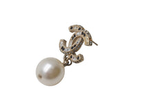 Load image into Gallery viewer, CHANEL シャネル ココマーク ピアス ぶら下がり アクセサリー A16V GP ラインストーン パール ゴールド 5.4g 美品 中古 4c076562