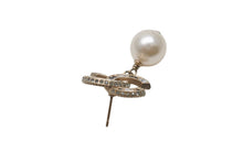 Load image into Gallery viewer, CHANEL シャネル ココマーク ピアス ぶら下がり アクセサリー A16V GP ラインストーン パール ゴールド 5.4g 美品 中古 4c076562