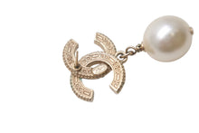 Load image into Gallery viewer, CHANEL シャネル ココマーク ピアス ぶら下がり アクセサリー A16V GP ラインストーン パール ゴールド 5.4g 美品 中古 4c076562