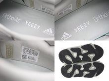 Load image into Gallery viewer, Adidas YEEZY BOOST 700 イージーブースト700 カニエウェスト ANALOG アナログ EG7596 アイボリー グリーン US7 25.5cm 中古 4c076701