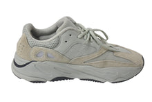 Load image into Gallery viewer, Adidas YEEZY BOOST 700 イージーブースト700 カニエウェスト ANALOG アナログ EG7596 アイボリー グリーン US7 25.5cm 中古 4c076701