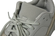 Load image into Gallery viewer, Adidas YEEZY BOOST 700 イージーブースト700 カニエウェスト ANALOG アナログ EG7596 アイボリー グリーン US7 25.5cm 中古 4c076701