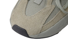 Load image into Gallery viewer, Adidas YEEZY BOOST 700 イージーブースト700 カニエウェスト ANALOG アナログ EG7596 アイボリー グリーン US7 25.5cm 中古 4c076701