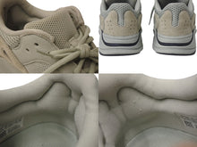 Load image into Gallery viewer, Adidas YEEZY BOOST 700 イージーブースト700 カニエウェスト ANALOG アナログ EG7596 アイボリー グリーン US7 25.5cm 中古 4c076701