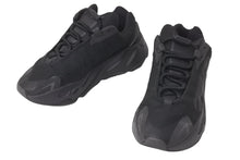 Load image into Gallery viewer, adidas アディダス YEEZY イージーブースト 700 MNVM スニーカー ブラック サイズ24.5cm 美品 中古 4c076702