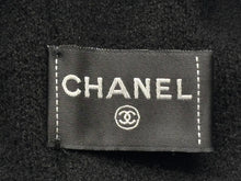 Load image into Gallery viewer, 極美品 CHANEL シャネル SS23 CC Logo Beanie CCロゴ ビーニー AA8603 カシミヤ ココマーク ブラック ジェニー着用モデル 中古 4b007698