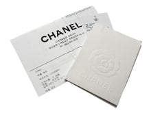 Load image into Gallery viewer, 極美品 CHANEL シャネル SS23 CC Logo Beanie CCロゴ ビーニー AA8603 カシミヤ ココマーク ブラック ジェニー着用モデル 中古 4b007698