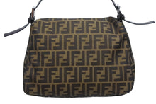 Load image into Gallery viewer, 極美品 FENDI フェンディ マンマバケット ワンショルダーバッグ 26325 ズッカ柄 ブラウン キャンバス レザー シルバー金具 中古 4b009080