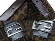 Load image into Gallery viewer, 極美品 FENDI フェンディ マンマバケット ワンショルダーバッグ 26325 ズッカ柄 ブラウン キャンバス レザー シルバー金具 中古 4b009080