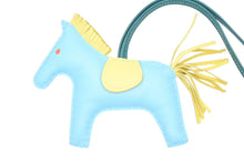 Load image into Gallery viewer, HERMES エルメス ロデオチャームMM バッグチャーム アニューロ クリノラン セレスト ライム マラカイト 美品 中古 4b009827