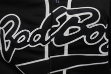 Load image into Gallery viewer, 極美品 BadBoy Entertainment バッドボーイエンターテイメント ベースボールシャツ 20周年記念 Biggieモデル ポリエステル ブラック サイズXXXL 中古 4b004855