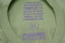 Load image into Gallery viewer, 極美品 PLEASURES x PIZZASLIME プレジャーズ ピザスライム 半袖Ｔシャツ グリーン コットン サイズXL 中古 4c076144