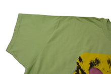 Load image into Gallery viewer, 極美品 PLEASURES x PIZZASLIME プレジャーズ ピザスライム 半袖Ｔシャツ グリーン コットン サイズXL 中古 4c076144