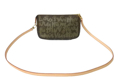 新品同様 LOUIS VUITTON ルイヴィトン アクセポ ポシェット アクセソワール M92191 モノグラムグラフィティ スト付き グリーン 中古 63798