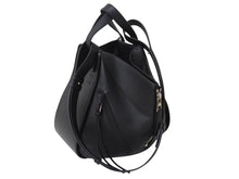 Load image into Gallery viewer, 極美品 LOEWE ロエベ ハンモックバッグ スモール ショルダーバッグ エンボス加工 2way レザー ブラック シルバー金具 中古 4b003003