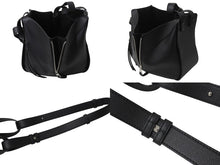 Load image into Gallery viewer, 極美品 LOEWE ロエベ ハンモックバッグ スモール ショルダーバッグ エンボス加工 2way レザー ブラック シルバー金具 中古 4b003003