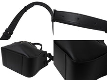 Load image into Gallery viewer, 極美品 LOEWE ロエベ ハンモックバッグ スモール ショルダーバッグ エンボス加工 2way レザー ブラック シルバー金具 中古 4b003003