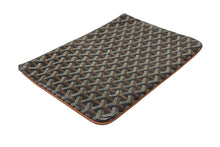 Load image into Gallery viewer, 極美品 GOYARD ゴヤール セナMM クラッチバッグ ヘリンボーン柄 ブラック ブラウン PVC レザー 中古 4b007912