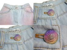 Load image into Gallery viewer, CHANEL シャネル グラデーションワイドデニムパンツ P76361V68290 サイズ34 ココボタン ココマーク ラインストーン 美品 中古 4c070300