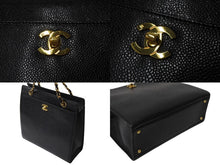 Load image into Gallery viewer, CHANEL シャネル チェーン トートバッグ ブラック キャビアスキン 5番台 ココマーク ロゴ 肩掛け ゴールド金具 美品 中古 4c070401