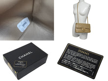 Load image into Gallery viewer, CHANEL シャネル マトラッセWフラップチェーンショルダーバッグ 3番台 ラムスキン 23cm ベージュ ゴールド金具 美品 中古 4c073631