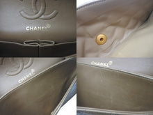 Load image into Gallery viewer, CHANEL シャネル マトラッセWフラップチェーンショルダーバッグ 3番台 ラムスキン 23cm ベージュ ゴールド金具 美品 中古 4c073631