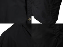 Load image into Gallery viewer, CHROME HEARTS クロムハーツ オールドイングリッシュ コーチ ジャケット ブラック ポリエステル ナイロン プリント サイズL 美品 中古 4c076109