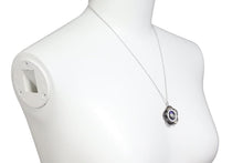 Load image into Gallery viewer, CLATHAS クレイサス ネックレス フラワー モチーフ アクセサリー ラインストーン メッキ ブラック シルバー 美品 中古 22980