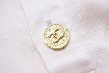 Load image into Gallery viewer, CHANEL シャネル タンクトップ トップス ココマークボタン シルク ピンク ゴールド金具 サイズ40 美品 中古 23770