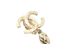 Load image into Gallery viewer, CHANEL シャネル イヤリング ココマーク アクセサリー ロゴ ぶら下がり 両耳 96SS 15.5g GP ゴールド 美品 中古 24104