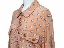 Load image into Gallery viewer, CHANEL シャネル ヴィンテージ 香水柄 ワンピース 42 総柄 ピンク ココマーク 長袖 クローバーボタン 中古 24970 正