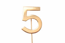Load image into Gallery viewer, CHANEL シャネル No.5 ピン ブローチ ゴールド アクセサリー メタル 小物 数字 美品 中古 26317