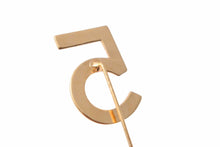 Load image into Gallery viewer, CHANEL シャネル No.5 ピン ブローチ ゴールド アクセサリー メタル 小物 数字 美品 中古 26317