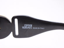 Load image into Gallery viewer, GIANNI VERSACE ジャンニ ヴェルサーチ ヴィンテージ サングラス メデューサ MOD.413/A ブラック 美品 26946 正規品