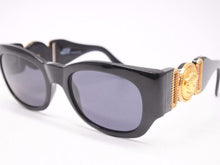 Load image into Gallery viewer, GIANNI VERSACE ジャンニ ヴェルサーチ ヴィンテージ サングラス メデューサ MOD.413/A ブラック 美品 26946 正規品