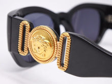 Load image into Gallery viewer, GIANNI VERSACE ジャンニ ヴェルサーチ ヴィンテージ サングラス メデューサ MOD.413/A ブラック 美品 26946 正規品