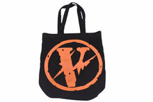 Load image into Gallery viewer, vlone x fragment ヴィーローン フラグメント 2017ss ヴィンテージ ロゴ バッグ トートバッグ 中古 27874