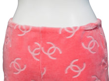Load image into Gallery viewer, CHANEL シャネル ベロアパンツ ショートパンツ ボトムス レディース ココマーク ボタン ピンク シルバー金具 美品 中古 28468