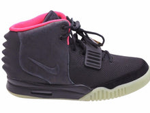 Load image into Gallery viewer, 未使用・黒タグ付き NIKE ナイキ AIR YEEZY 2 エアーイージー ソーラーレッド 508214-006 ブラック スニーカー 30346