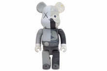 Load image into Gallery viewer, KAWS カウズ BE@RBRIK グレー COMPANION 人体模型 400% OriginalFake 美品 中古 31534