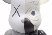 Load image into Gallery viewer, KAWS カウズ BE@RBRIK グレー COMPANION 人体模型 400% OriginalFake 美品 中古 31534