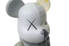 Load image into Gallery viewer, 超激レア 本人サイン入り KAWS カウズ BE@RBRIK グレー COMPANION 人体模型 400% OriginalFake 美品 中古 31909