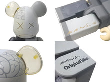 Load image into Gallery viewer, 超激レア 本人サイン入り KAWS カウズ BE@RBRIK グレー COMPANION 人体模型 400% OriginalFake 美品 中古 31909